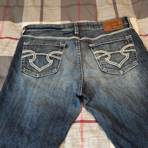 Big Star “Maddie” mid rise fit women’s jeans.